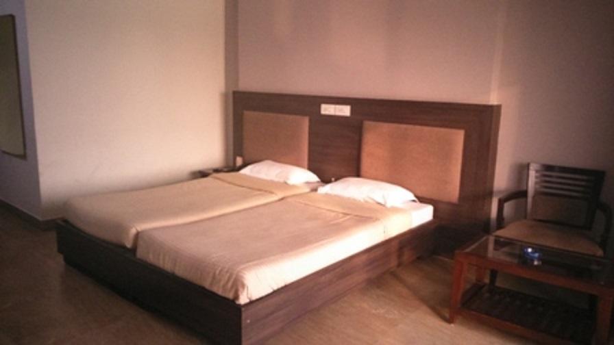 Отель Veena Regency Chas Экстерьер фото